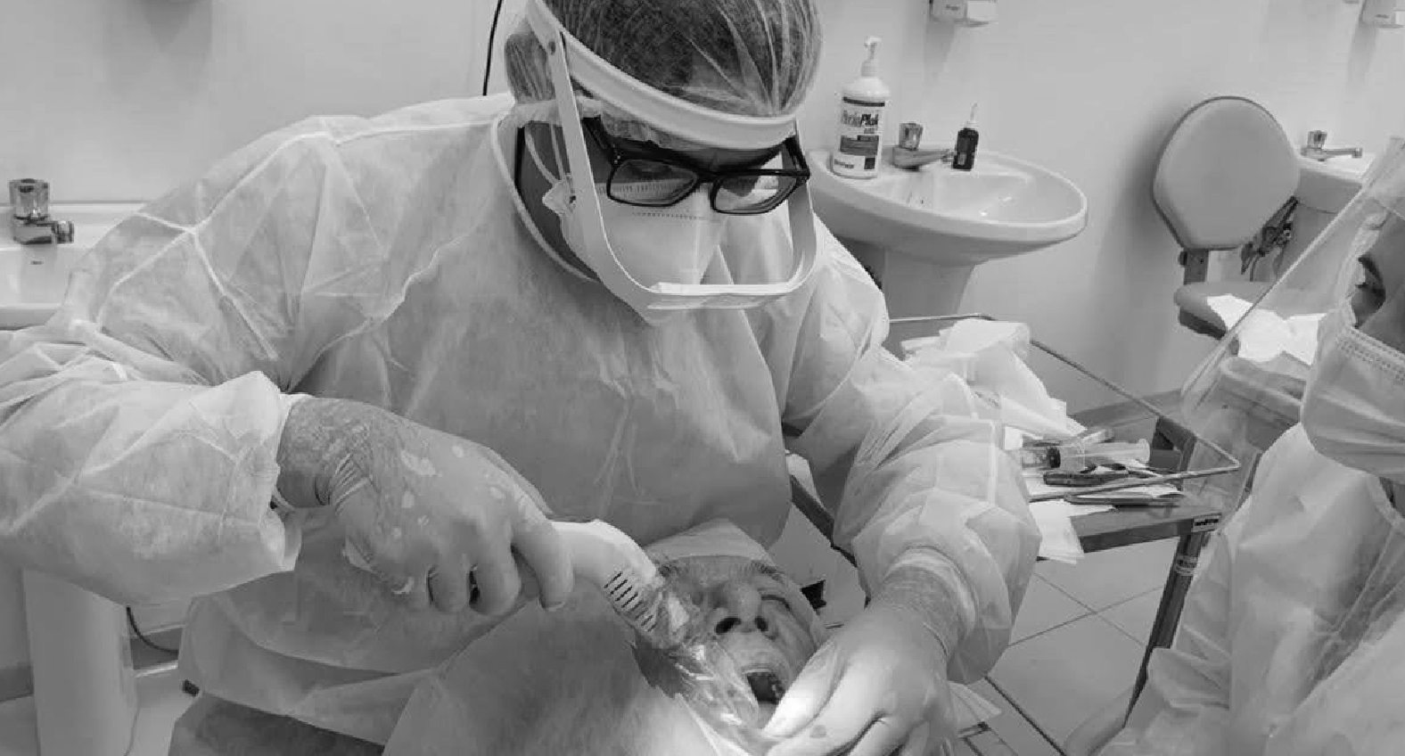 <p>                        Láser en Oncología Moderna</p><p>Aplicaciones clínicas y protocolos basados en evidencia</p><p></p><p></p>
